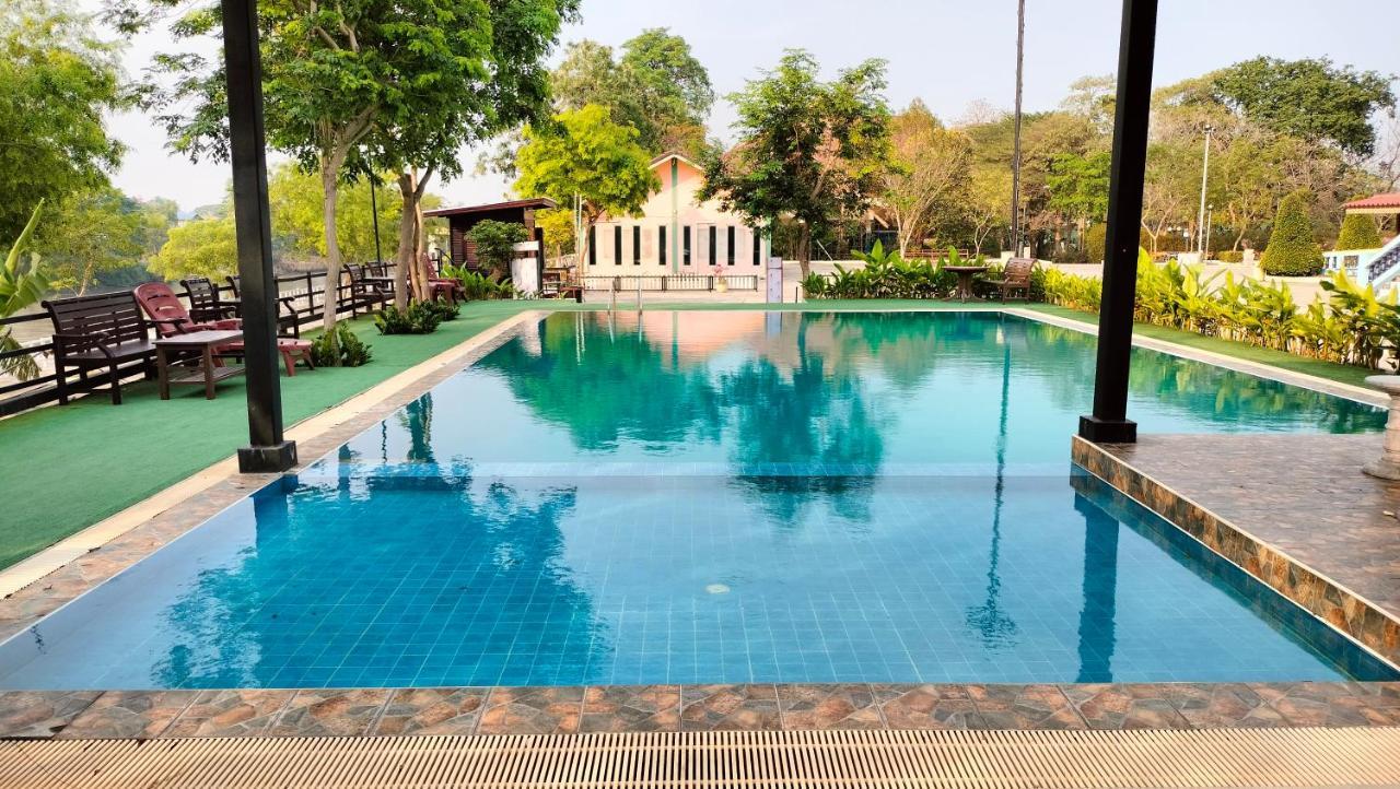 Toh Buk Seng Ayutthaya Hotel Exterior photo